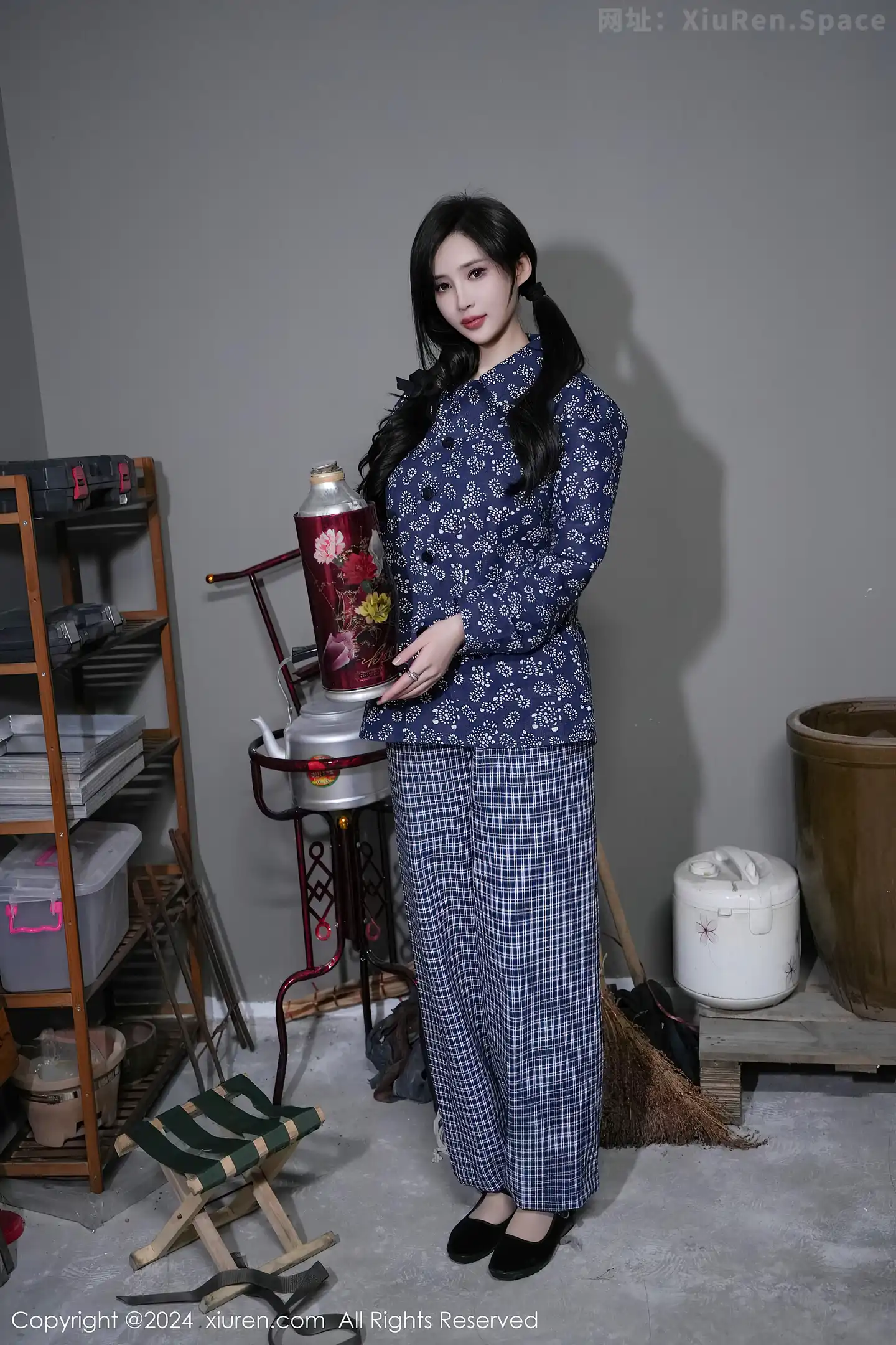 图片[4]-[XiuRen秀人网]VOL.7915 女神Carol周妍希宿舍拍摄私房床上超薄肉丝秀翘臀美腿诱惑写真86P-秀人网官方网站